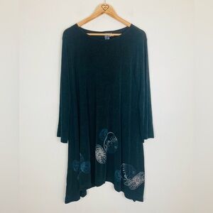 BlueFish Lagenlook black knit long sleeve dress with sh boho art print. NWT